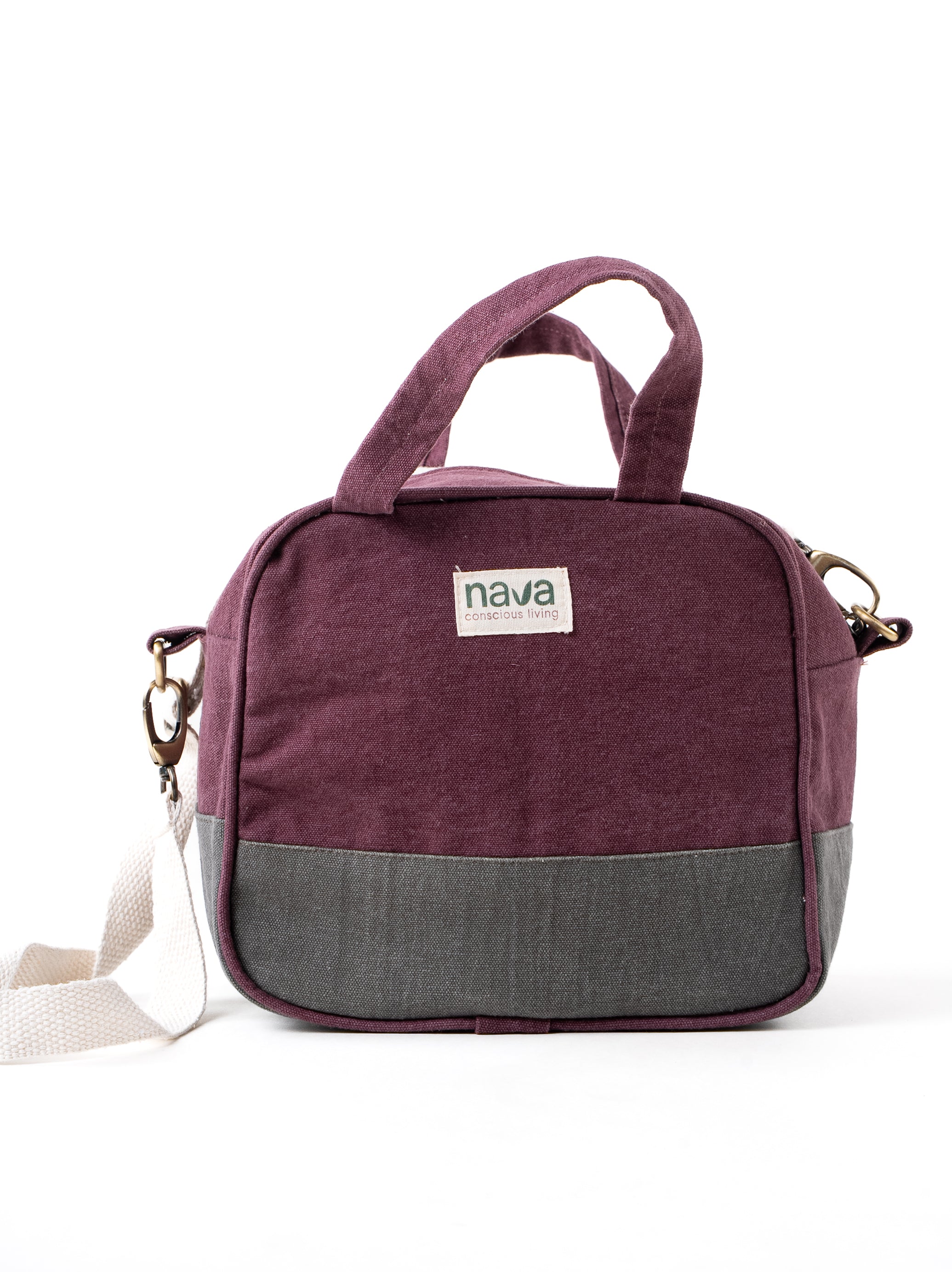 Nava Insulated cotton bag made from sustainable materials to keep your food fresh. Red and Olive colour