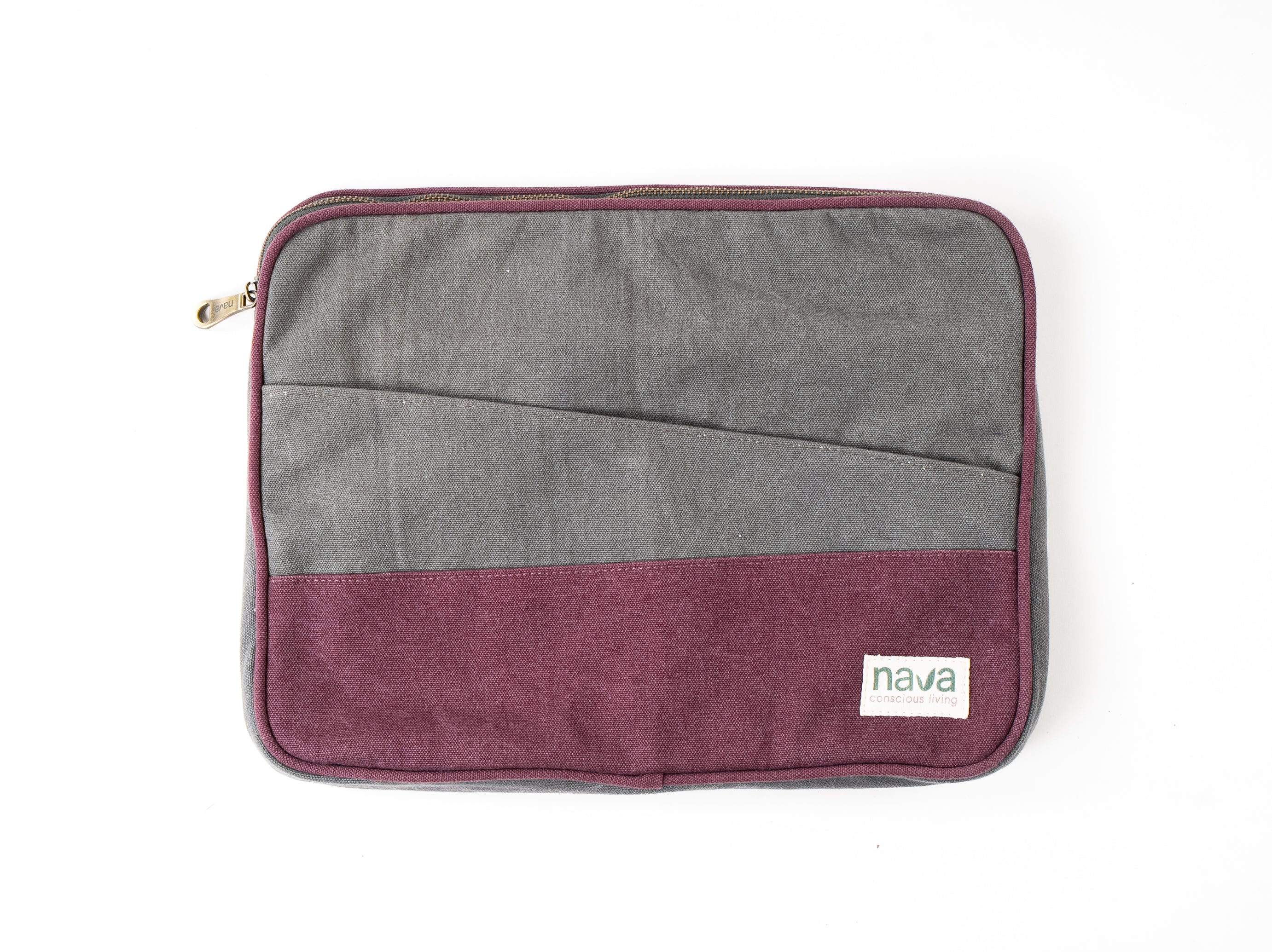 Nava Eco-friendly cotton laptop sleeve in Olive and Red