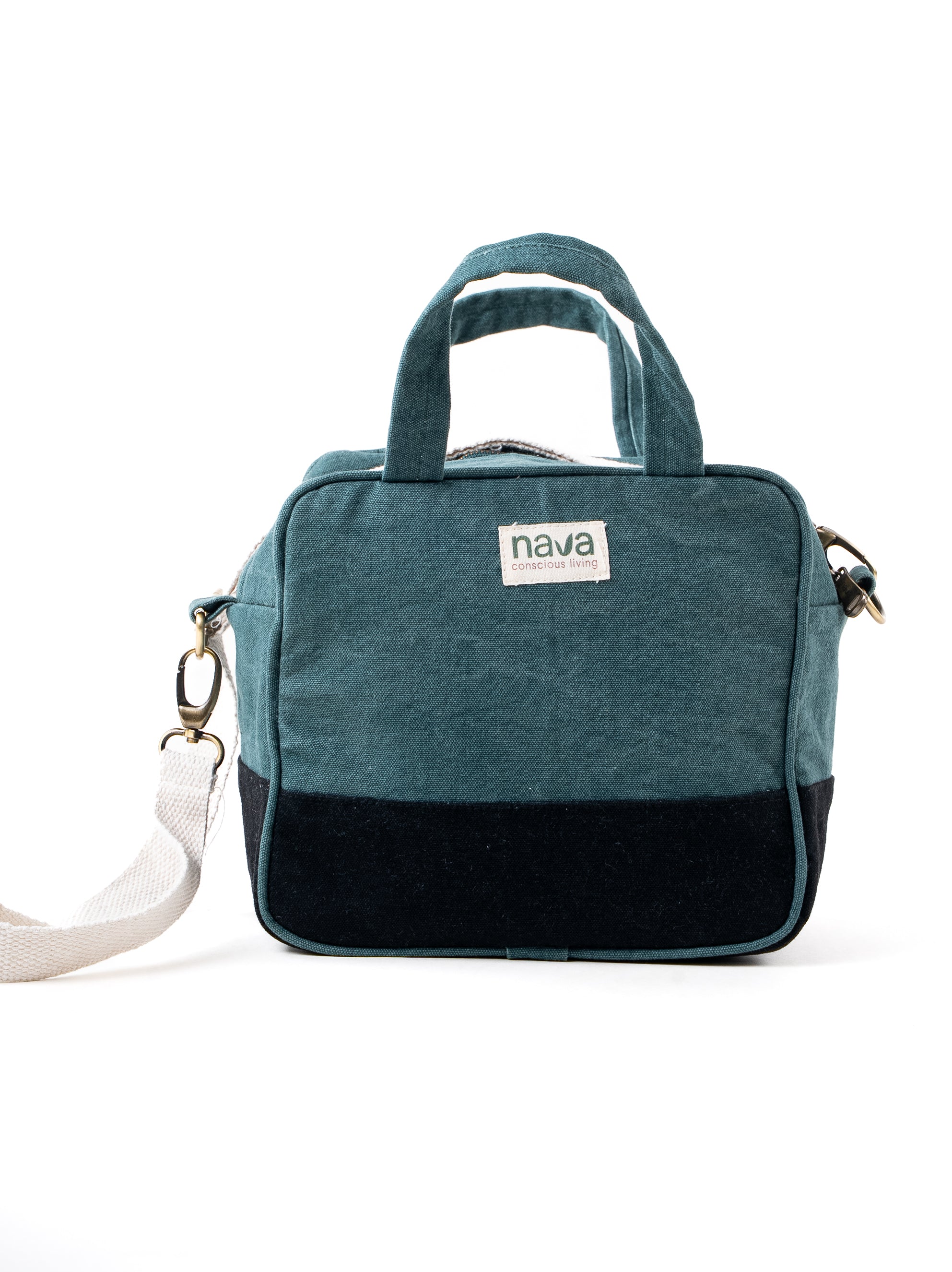 Nava Insulated cotton bag made from sustainable materials to keep your food fresh. Green and Black colour